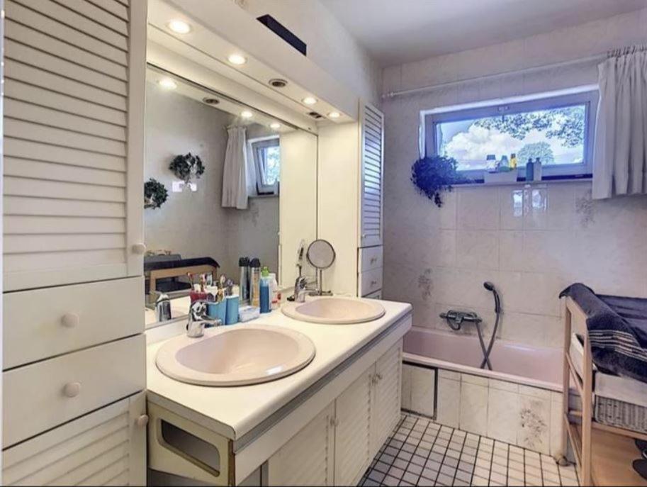 Suite Familiale Avec 2 Chambres Dans Une Villa - Quartier Vert Et Boise - 5 Kms De นามูร์ ภายนอก รูปภาพ